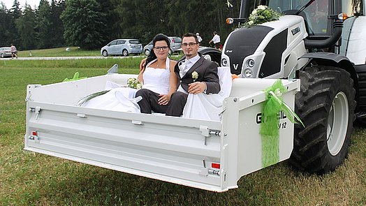 Göweil has played a key role in Tina’s and Florian’s private lives as well. Their friends chauffeured them to their wedding ceremony in an unexpected vehicle: a white GHU.